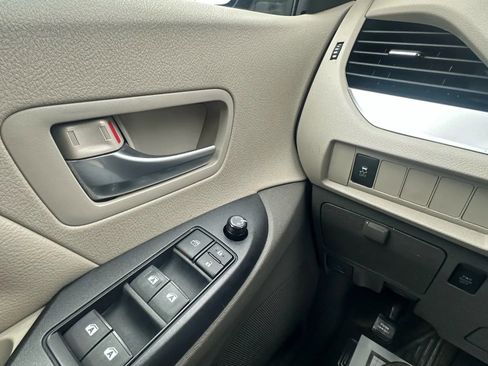 Used 2016 Toyota Sienna LE image 11