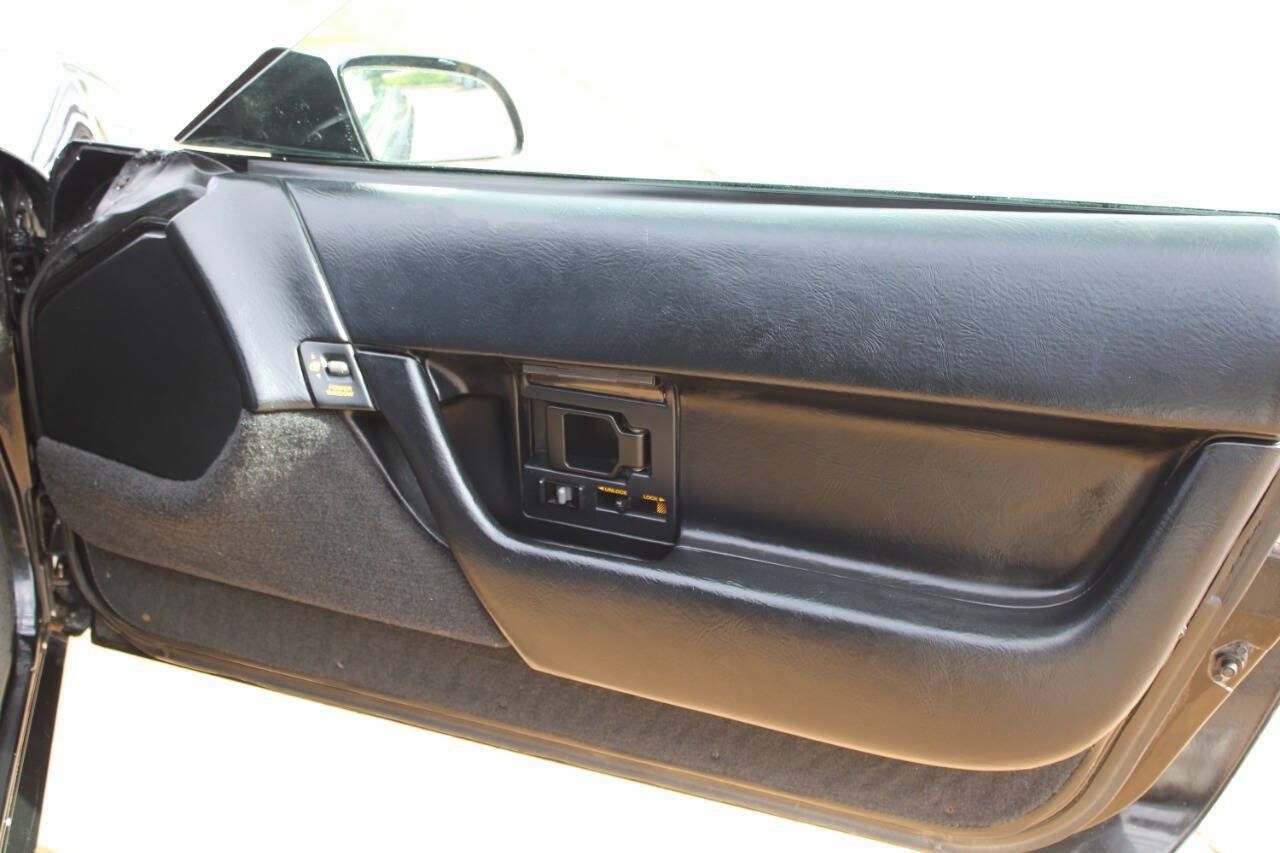 Used 1991 Chevrolet Corvette Convertible RWD image 10