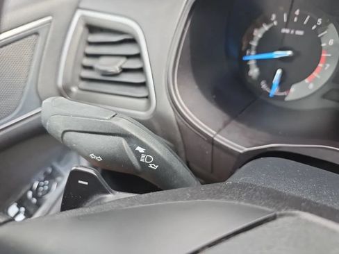 Used 2018 Ford Edge SE FWD image 18