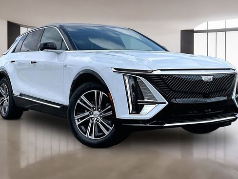 New 2026 Cadillac Lyriq Luxury AWD/4WD image 2