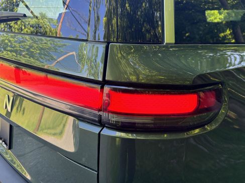 Used 2024 Rivian R1S Adventure AWD/4WD image 29