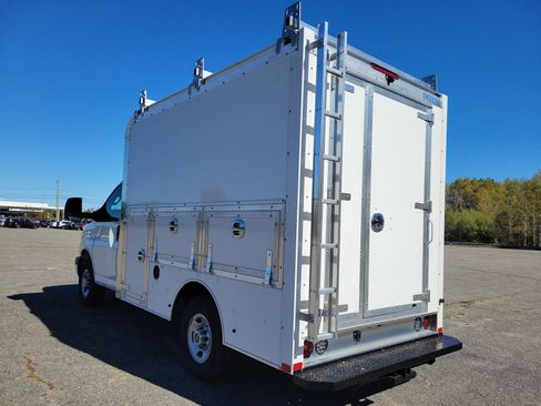 New 2025 GMC Savana 3500 w/ Power Convenience Package RWD image 5