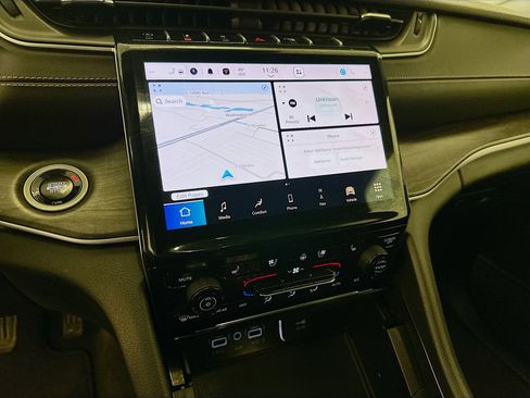 Used 2024 Jeep Grand Cherokee L Limited w/ Luxury Tech Group II image 26