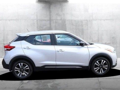 Used 2018 Nissan Kicks SR FWD image 5