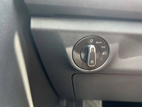 Used 2023 Volkswagen Jetta SE FWD image 25