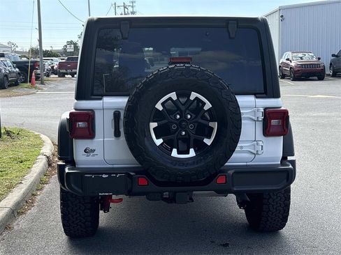 Used 2025 Jeep Wrangler Unlimited Rubicon image 4