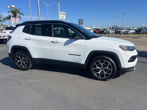 Used 2025 Jeep Compass Limited AWD/4WD image 9