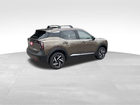 New 2026 Nissan Kicks SV w/ SV Premium Package image 4