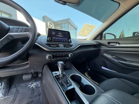 Used 2022 Nissan Altima 2.5 SV FWD image 22