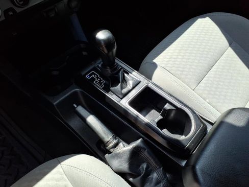 Used 2022 Toyota Tacoma SR image 19