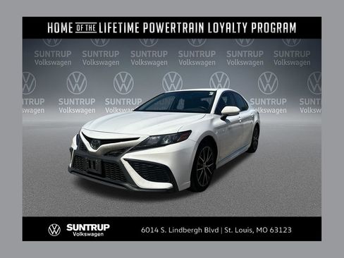Used 2022 Toyota Camry SE w/ Cold Weather Package FWD image 1