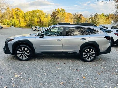 Used 2025 Subaru Outback Limited image 9