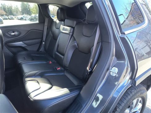 Used 2019 Jeep Cherokee Latitude Plus w/ Comfort/Convenience Group image 21