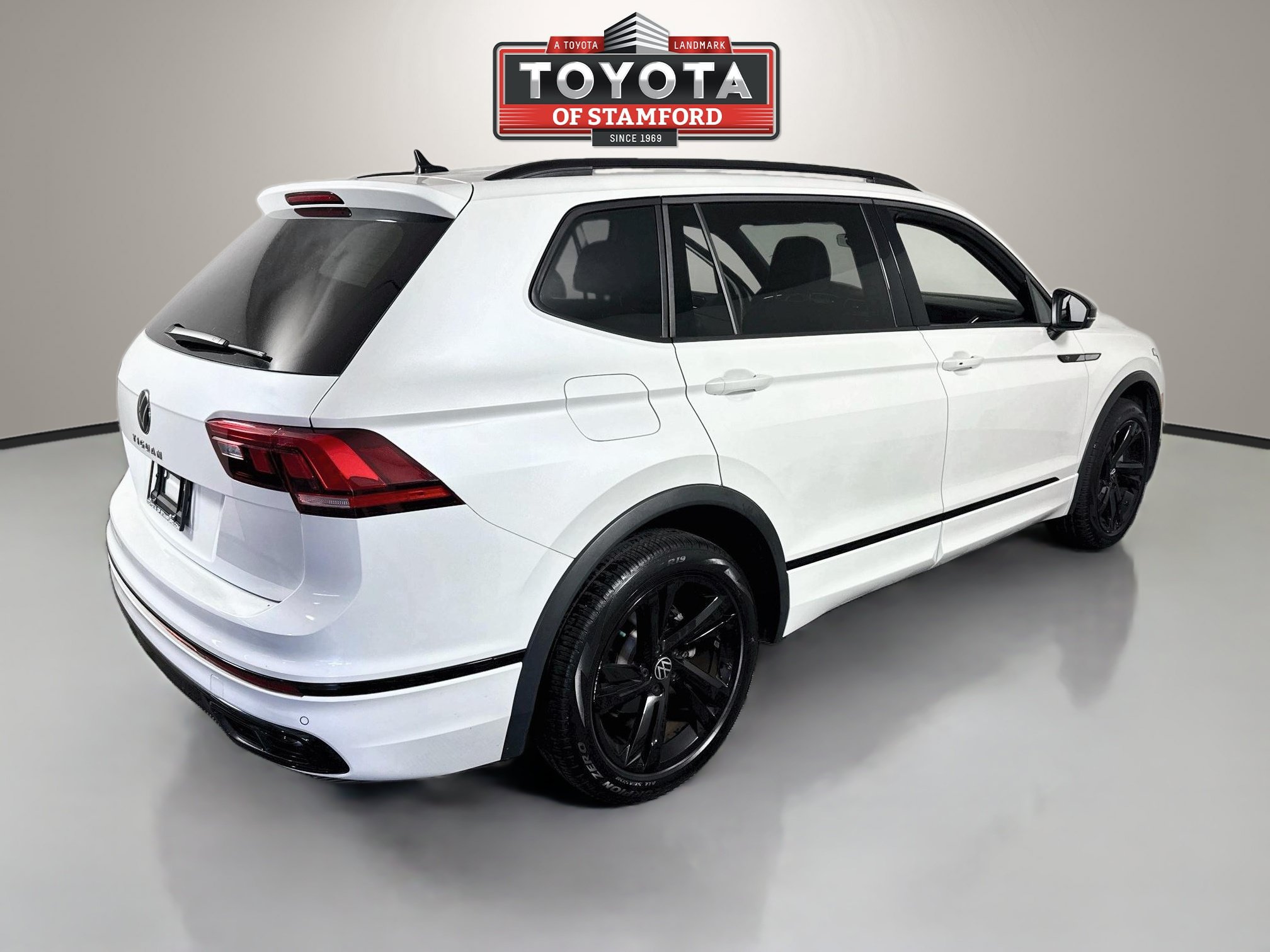 Used 2023 Volkswagen Tiguan SE R-Line FWD image 7