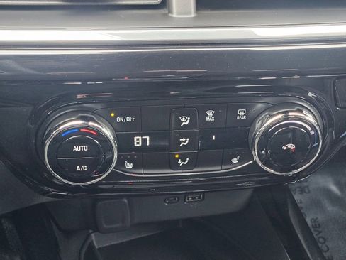 Used 2025 Chevrolet Trax RS w/ Sunroof Package image 23