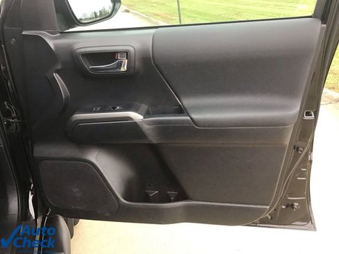 Used 2023 Toyota Tacoma TRD Off-Road w/ Advanced Technology Package image 19