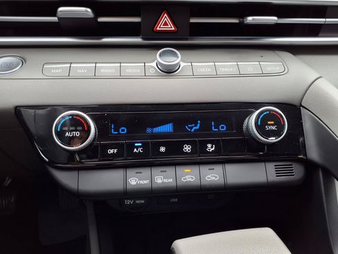 Certified 2024 Hyundai Elantra SEL FWD image 24