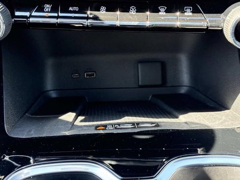 Used 2024 Chevrolet Traverse LT w/ LPO, Floor Liner Package FWD image 7