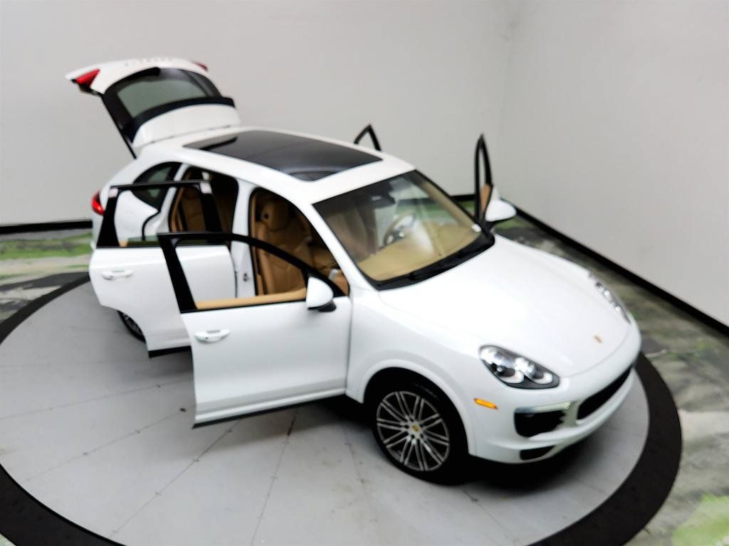 Used 2017 Porsche Cayenne Platinum Edition w/ Premium Package (PJV) AWD/4WD image 38