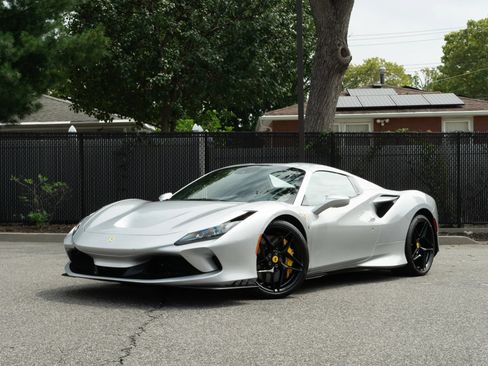 Used 2022 Ferrari F8 Tributo RWD image 4