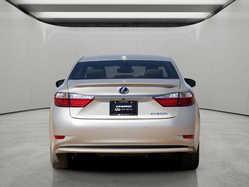 Used 2013 Lexus ES 300h w/ Luxury Pkg image 6