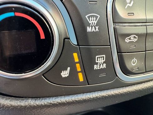 Used 2023 Chevrolet Equinox LT image 25