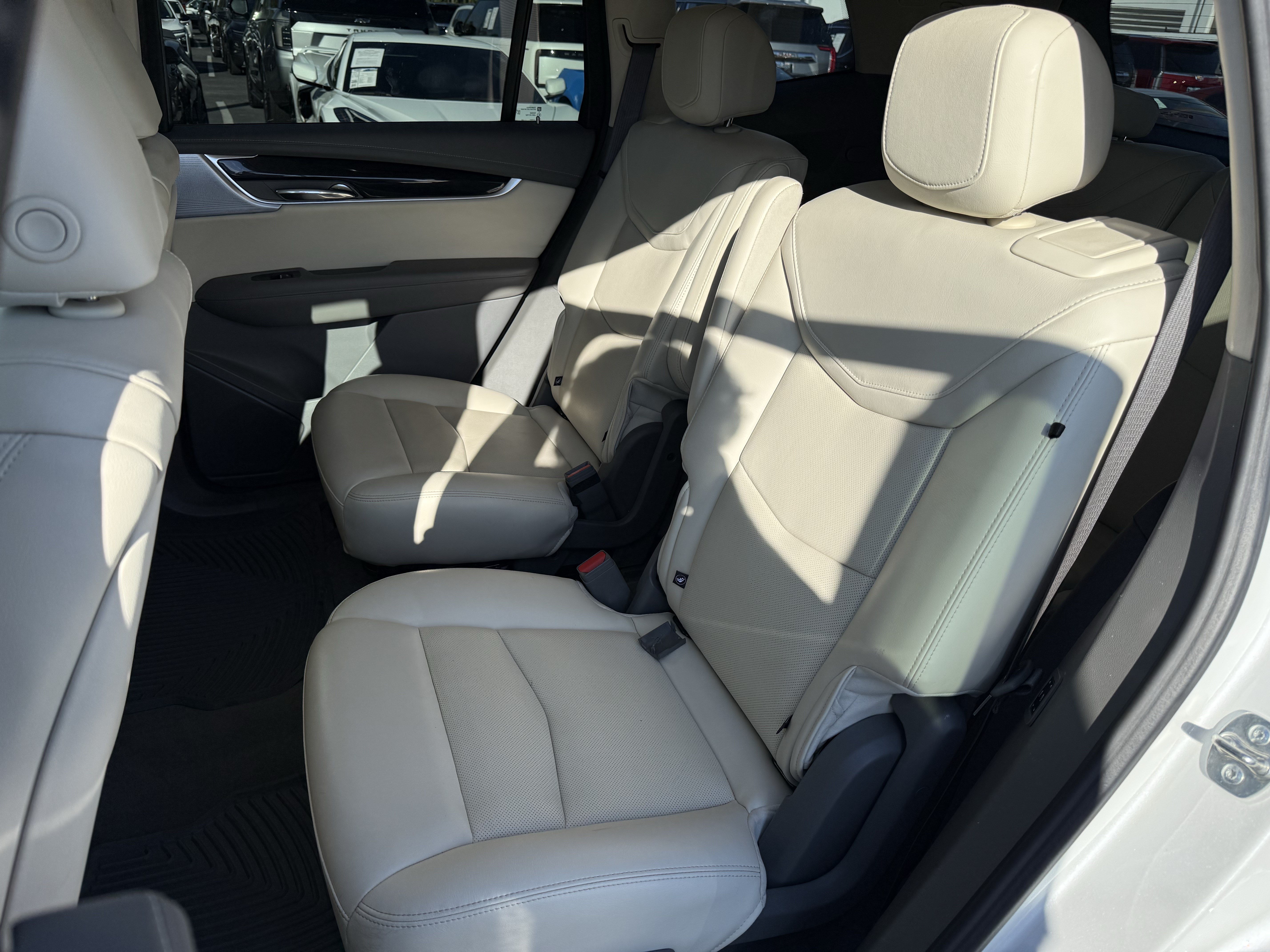Used 2025 Cadillac XT6 Premium Luxury w/ Technology Package FWD image 34
