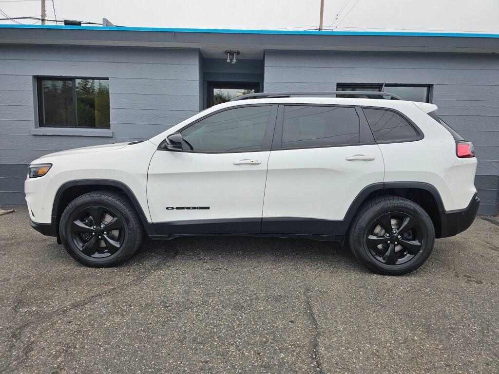 Used 2023 Jeep Cherokee Altitude Lux w/ Elite Group AWD/4WD image 2