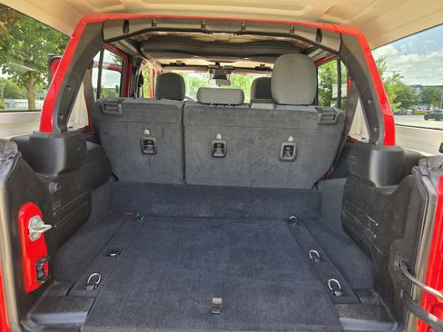 Used 2024 Jeep Wrangler Unlimited Sahara AWD/4WD image 29