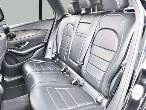 Used 2018 Mercedes-Benz GLC 300 4MATIC image 23