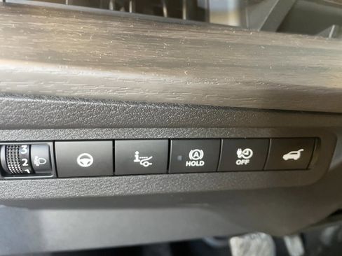 Used 2024 Nissan Ariya AWD image 19