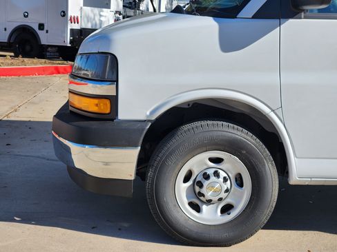New 2025 Chevrolet Express 3500 w/ Power Convenience Package image 14