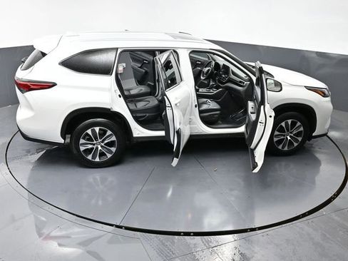 Used 2023 Toyota Highlander XLE FWD image 66