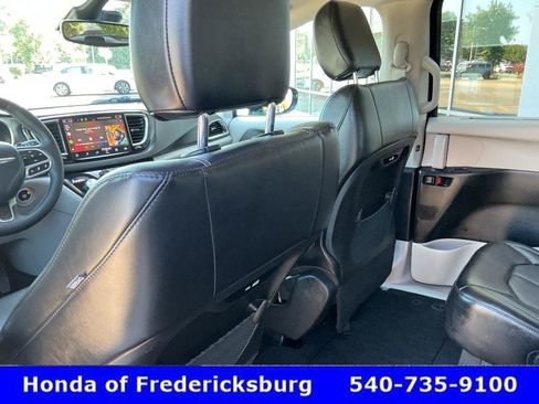 Used 2024 Chrysler Pacifica Touring-L FWD image 30