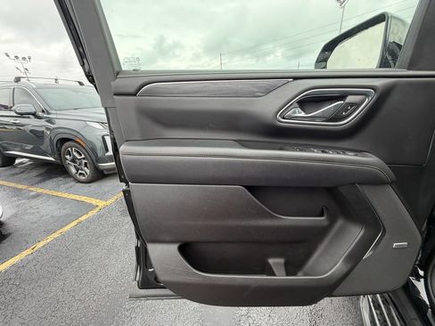 Used 2024 GMC Yukon XL SLT AWD/4WD image 9