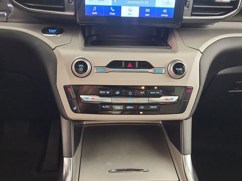Used 2024 Ford Explorer XLT w/ Equipment Group 202A AWD/4WD image 17