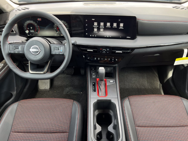 Used 2026 Nissan Kicks SR w/ Cold Weather Package FWD image 3