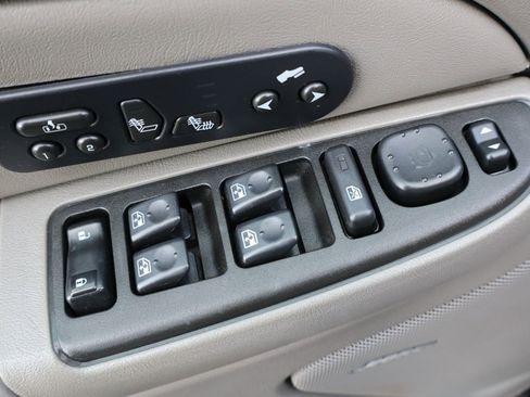 Used 2005 Chevrolet Avalanche Z71 w/ Sun And Sound Package AWD/4WD image 26