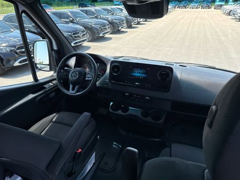 Used 2023 Mercedes-Benz Sprinter 3500 image 23