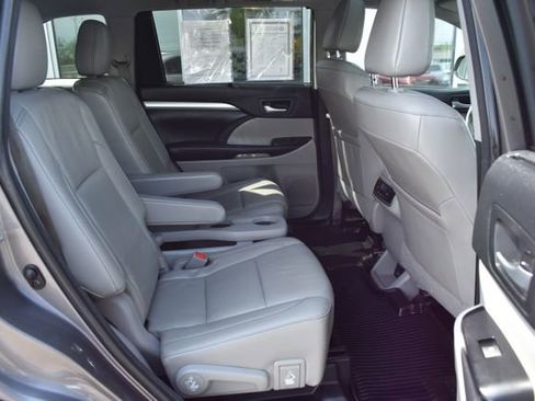Used 2018 Toyota Highlander XLE w/ Protection Package #3 AWD/4WD image 40