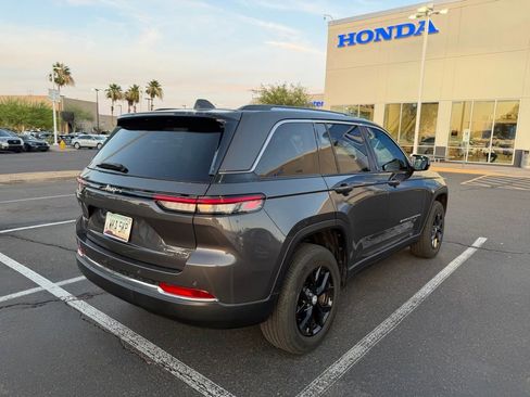Used 2023 Jeep Grand Cherokee Limited RWD image 2