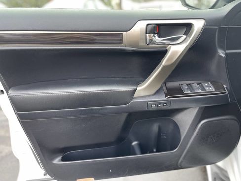 Used 2015 Lexus GX 460 image 11