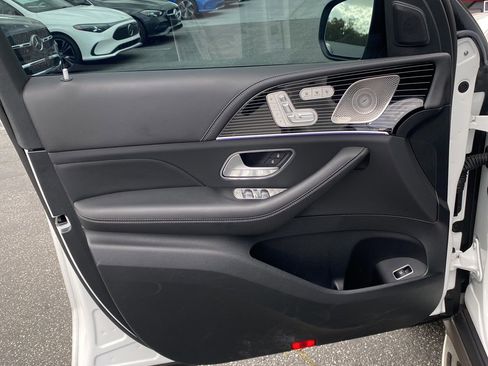 Used 2025 Mercedes-Benz GLS 63 AMG 4MATIC image 9