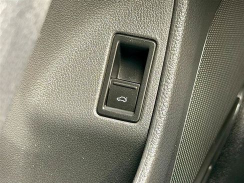 Used 2017 Volkswagen Jetta SE FWD image 21