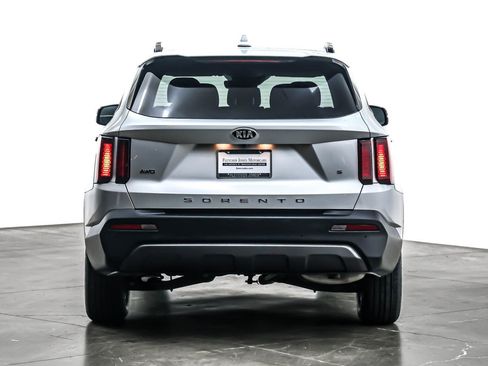Used 2021 Kia Sorento S image 4