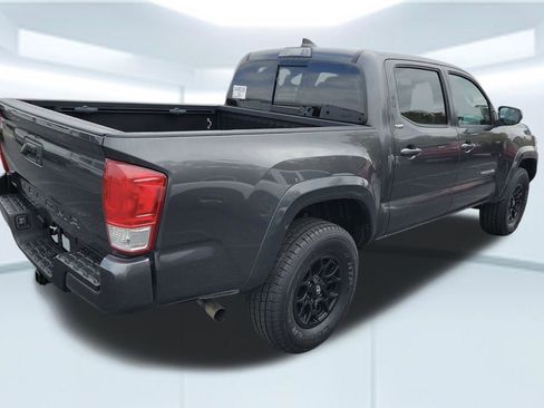 Used 2019 Toyota Tacoma SR5 image 2