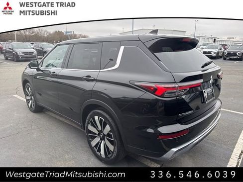 New 2026 Mitsubishi Outlander SE FWD image 9