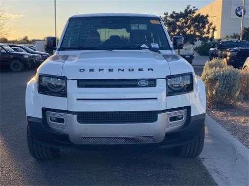 Used 2024 Land Rover Defender 110 SE image 2