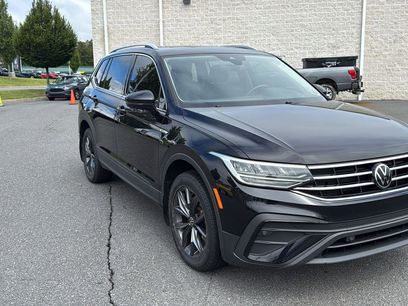 Used 2023 Volkswagen Tiguan SE w/ Panoramic Sunroof Package