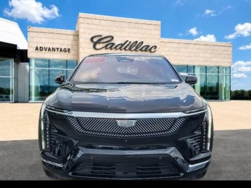 Certified 2025 Cadillac Optiq Luxury 2 w/ LPO, Floor Liner Package AWD/4WD image 7